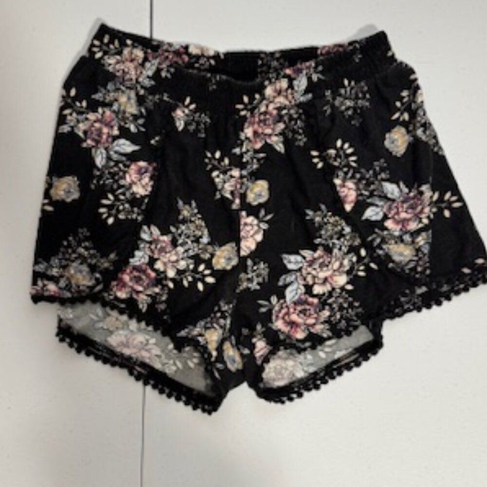 USED Woman's Rue21 Night Shorts Color Pink and Black Flowers Size Small